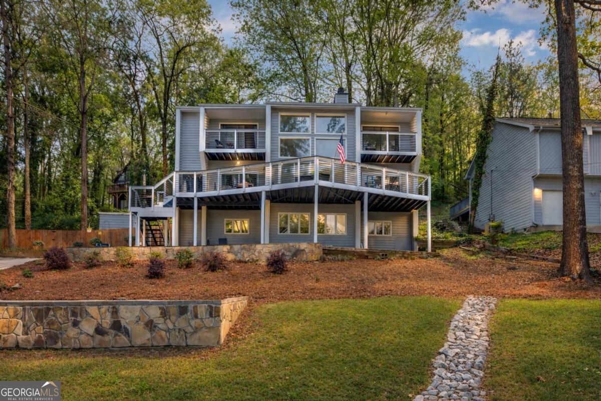 8515 Lake Drive Property Photo 1