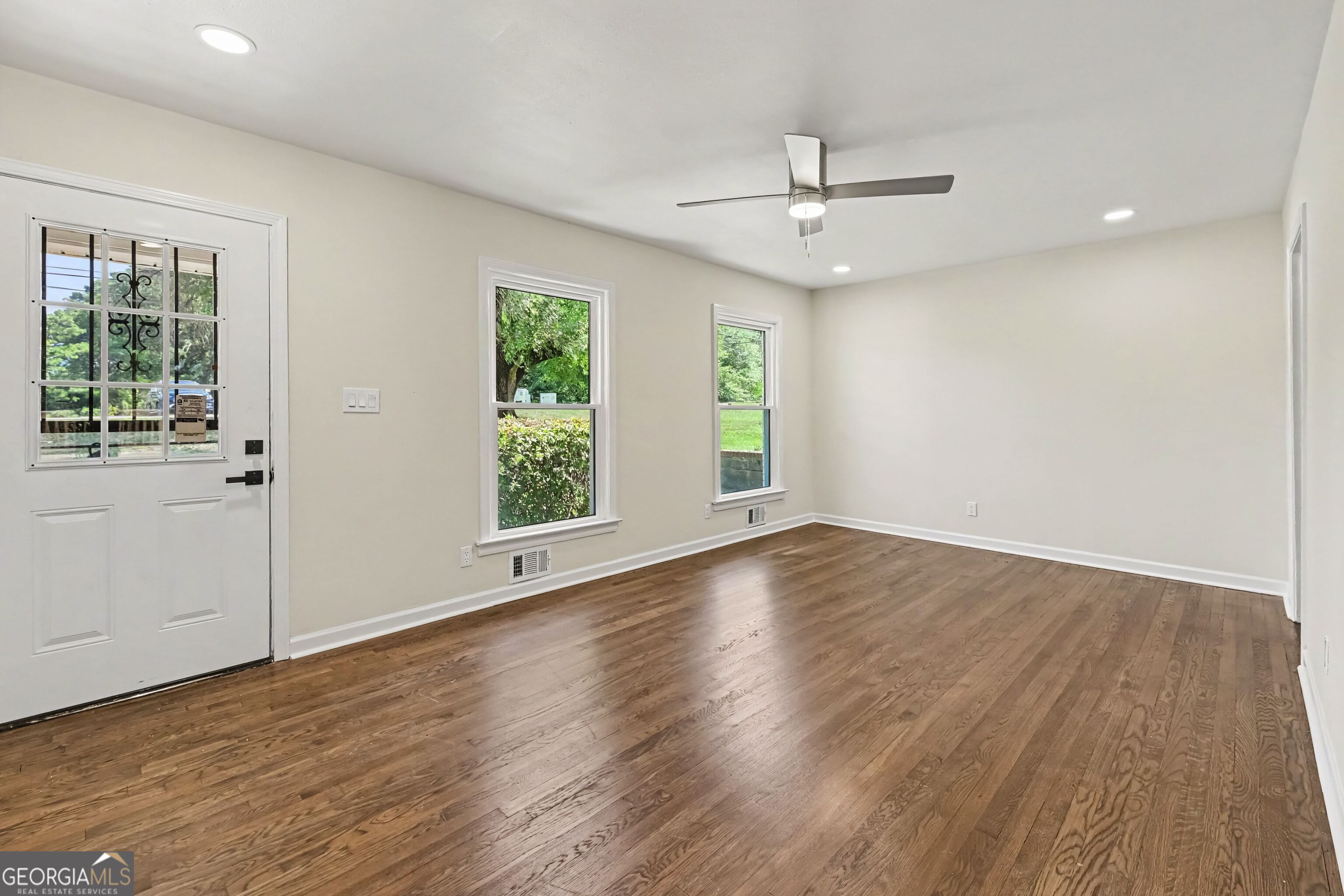 2884 Ben Hill Road Property Photo 2