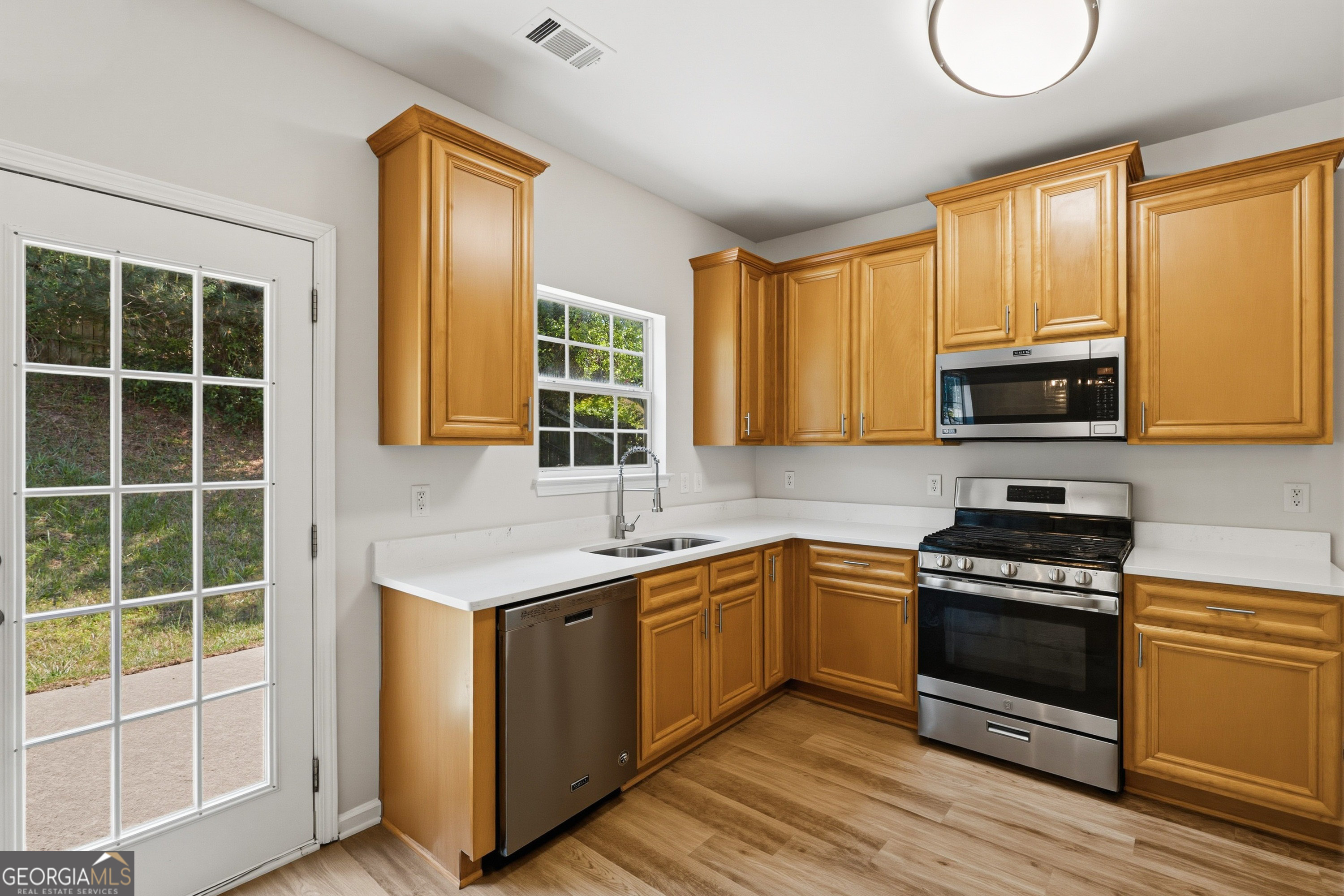 6065 Hemperly Road Property Photo 6