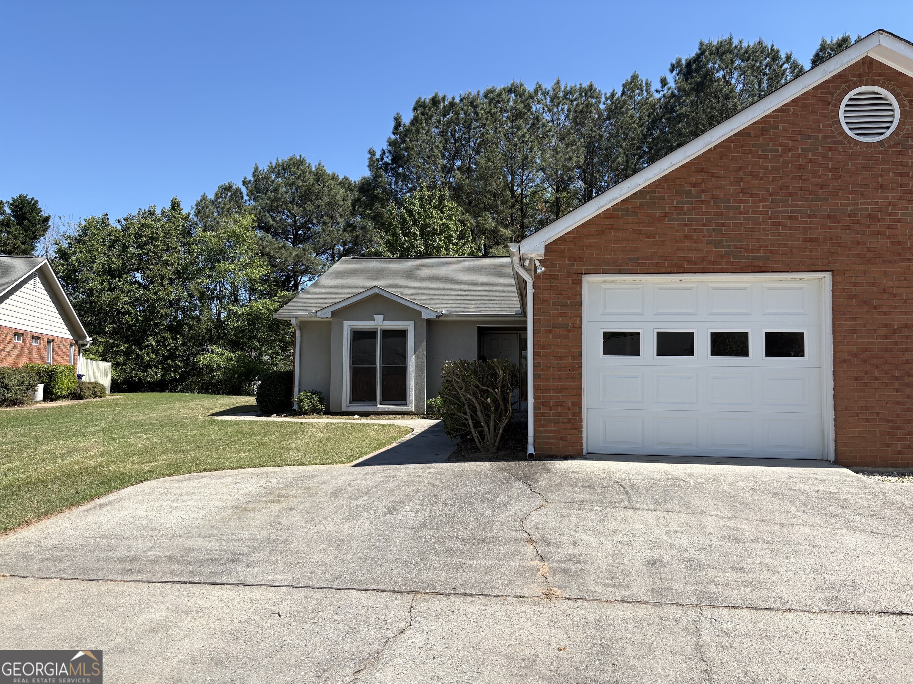 300 Wilbanks Drive Property Photo 1