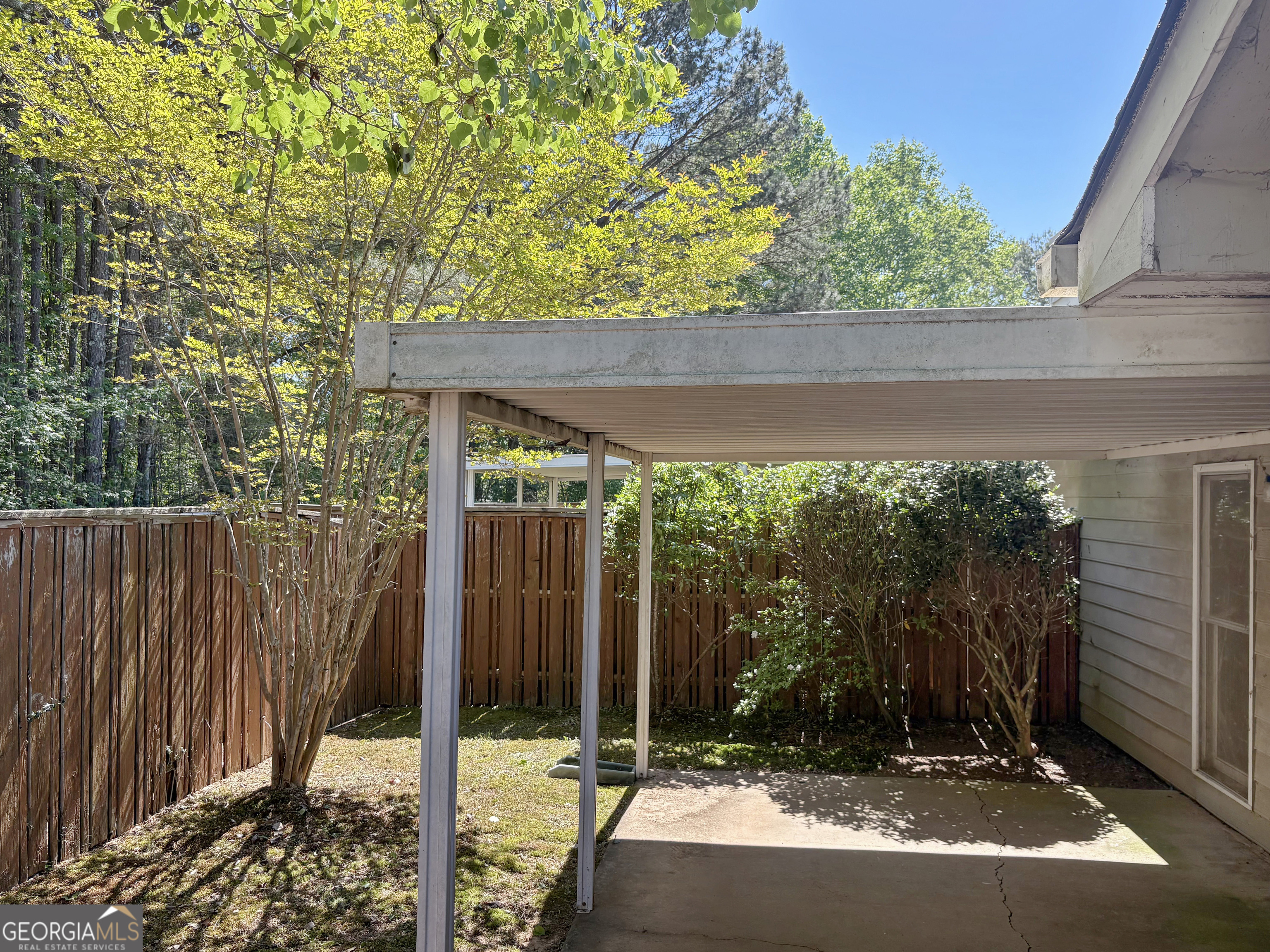 300 Wilbanks Drive Property Photo 3
