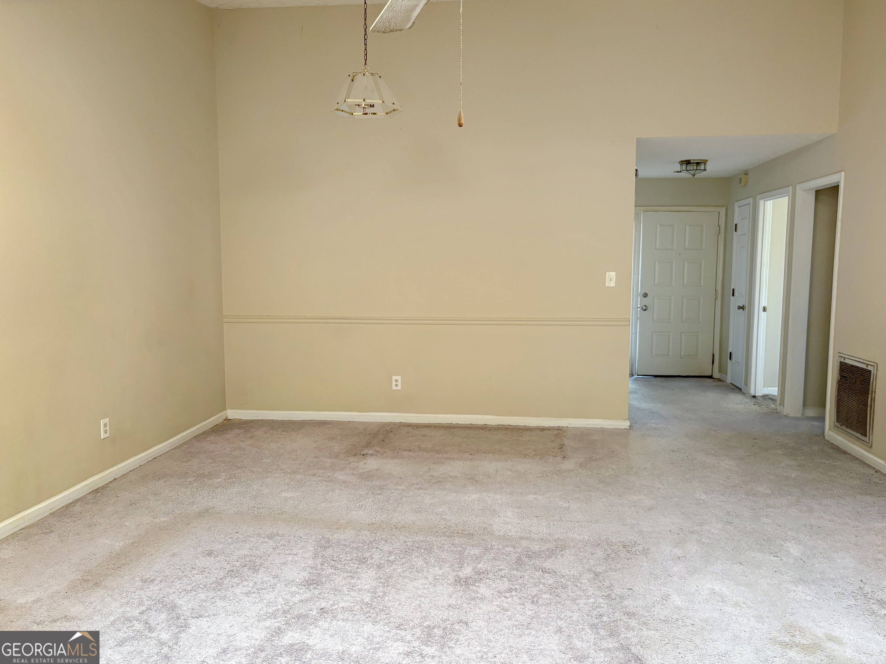 300 Wilbanks Drive Property Photo 6