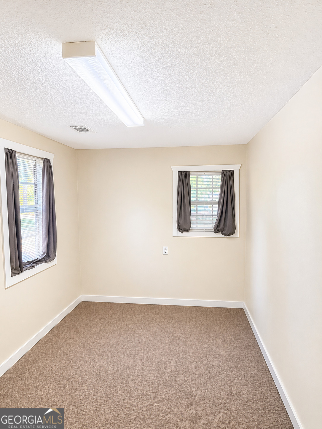 21 6th Avenue Property Photo 19