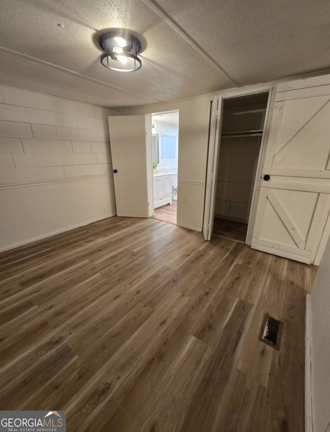 2826 Lakeview Drive Property Photo 8