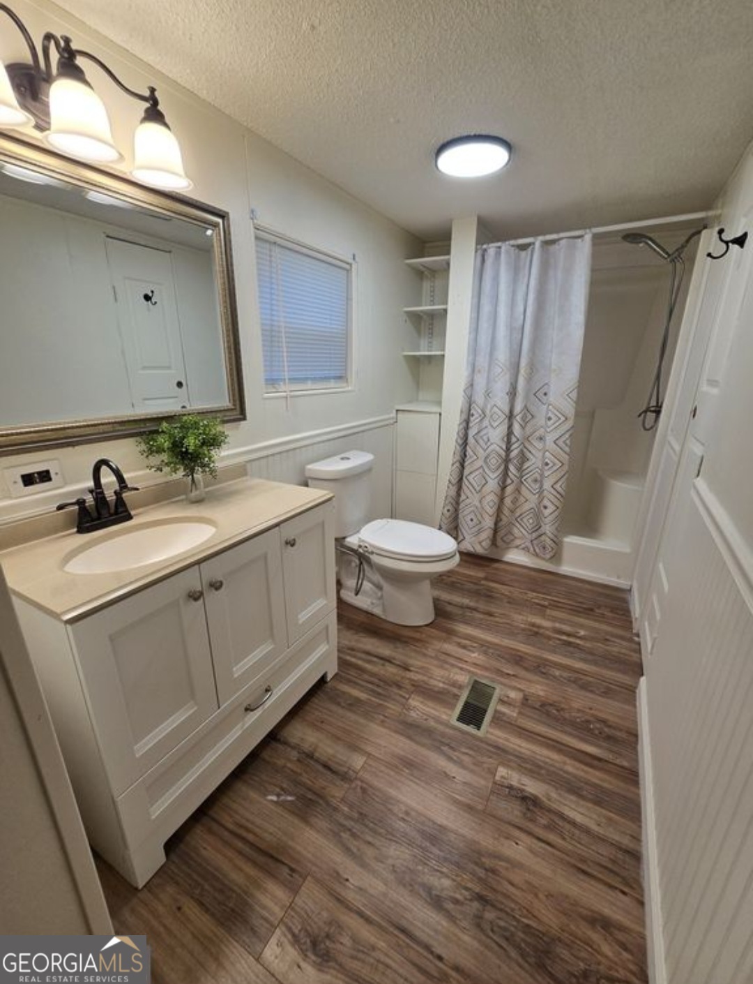2826 Lakeview Drive Property Photo 9