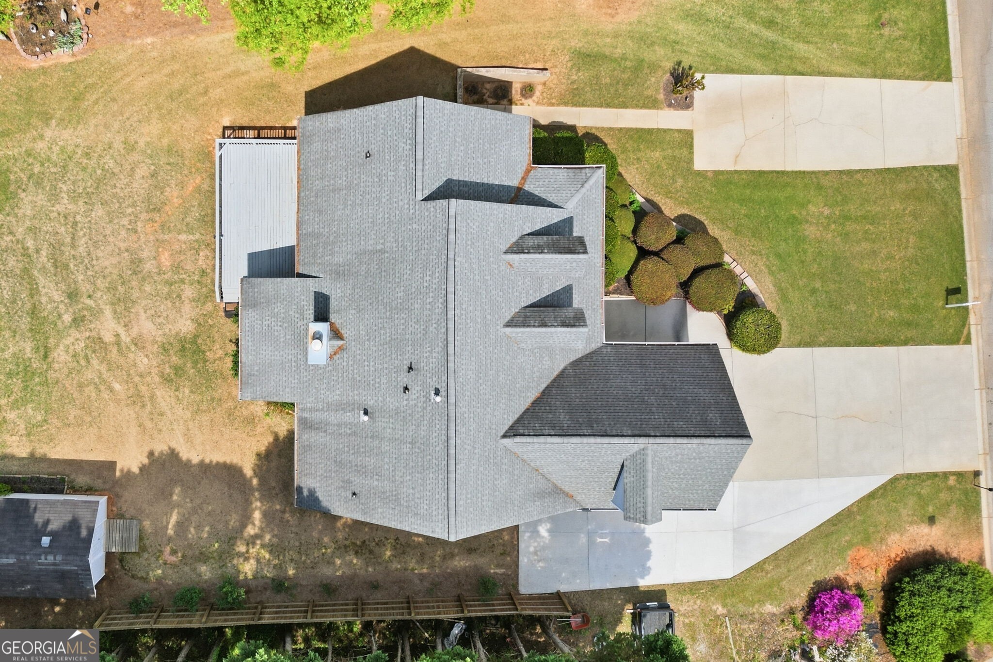 404 Vineyard Drive Property Photo 4