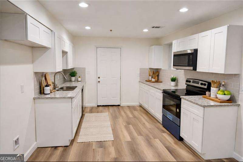 1341 Pine Avenue Property Photo 2