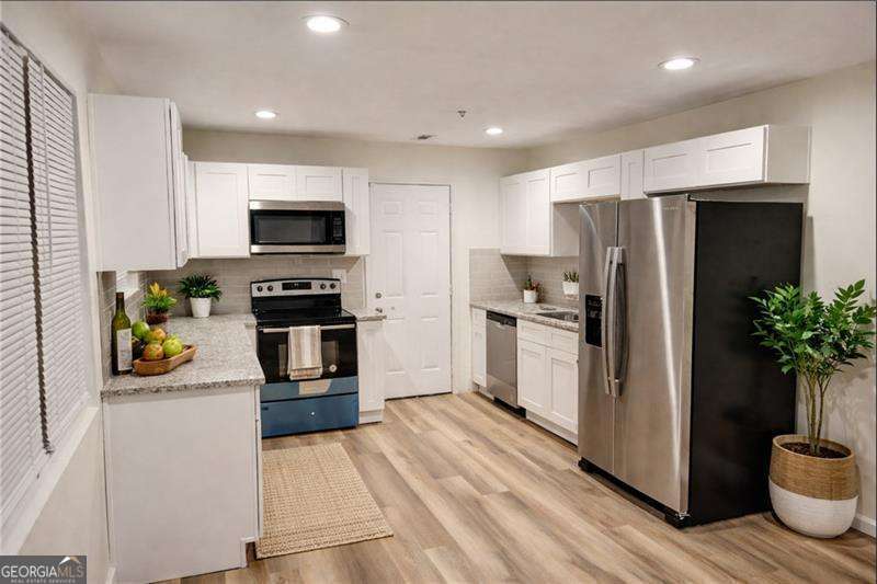 1341 Pine Avenue Property Photo 3
