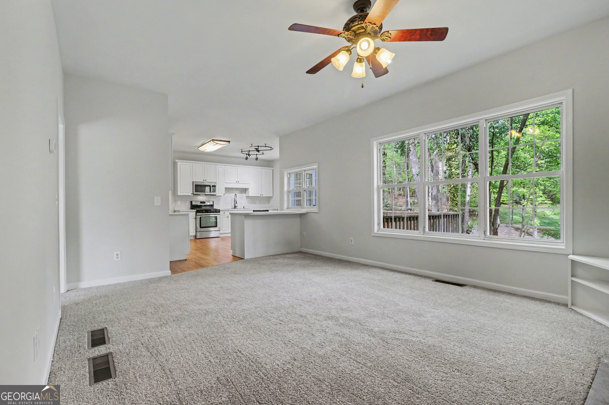 3055 Heatherstone Drive Property Photo 7