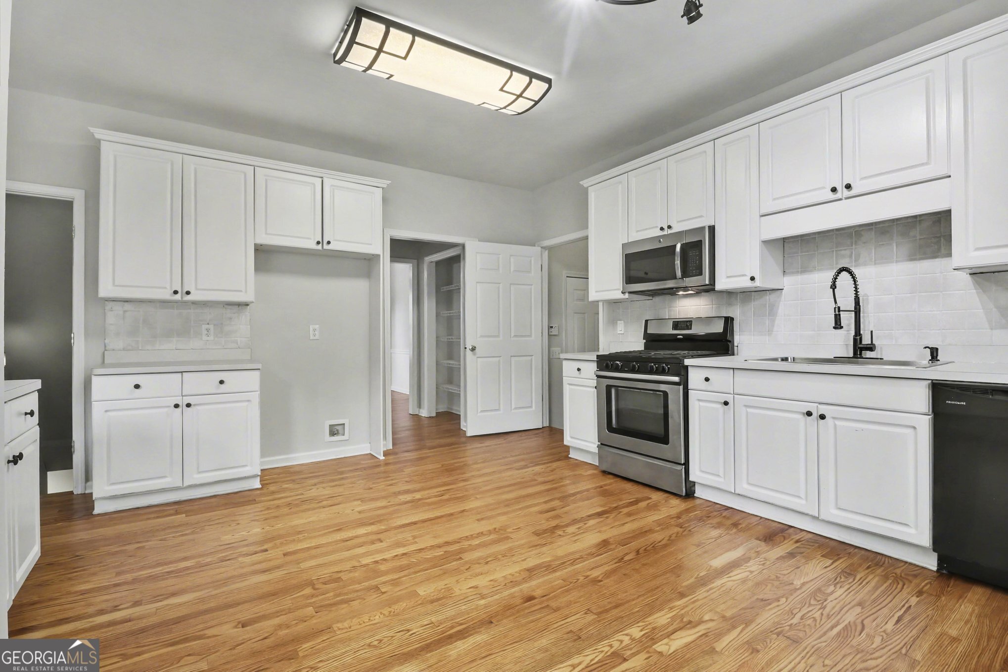 3055 Heatherstone Drive Property Photo 10