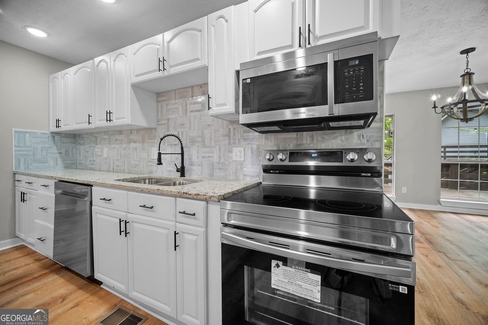 9780 Dixon Industrial Boulevard Property Photo 11