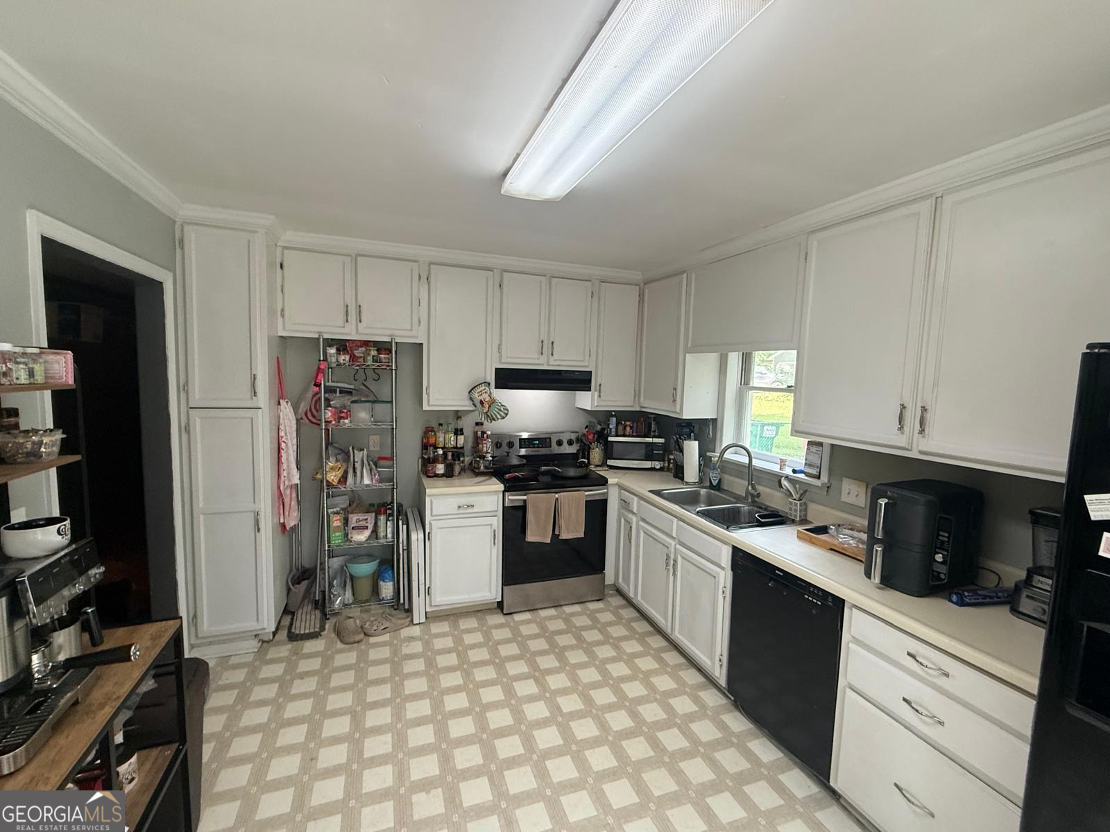 302 James Place Property Photo 5