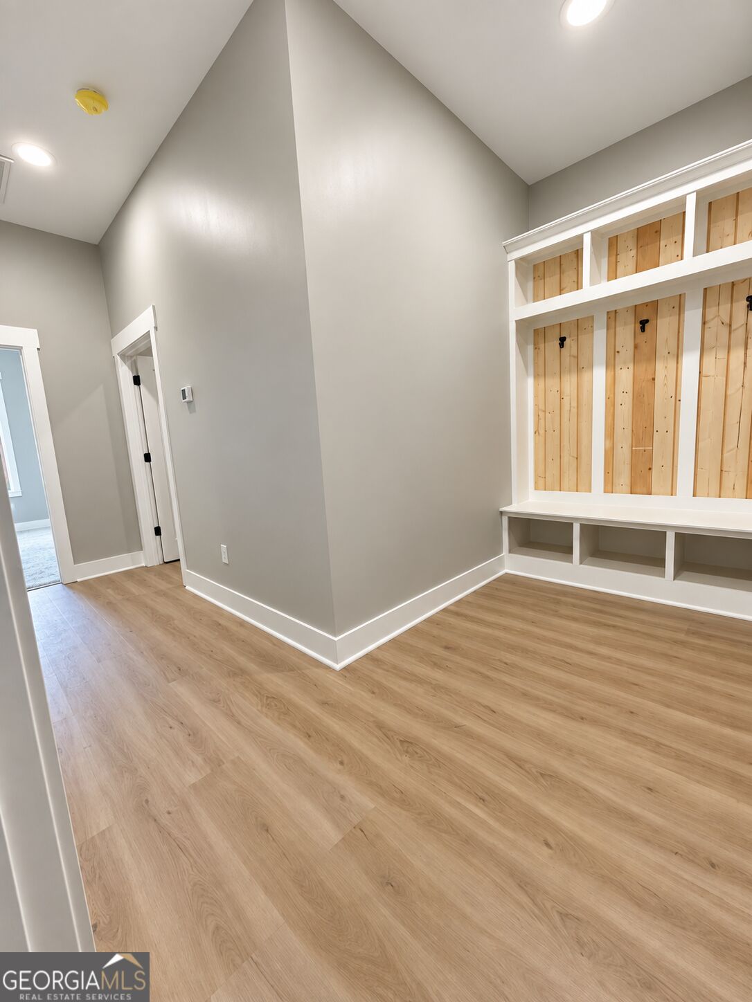 324 West Lakeview Property Photo 17