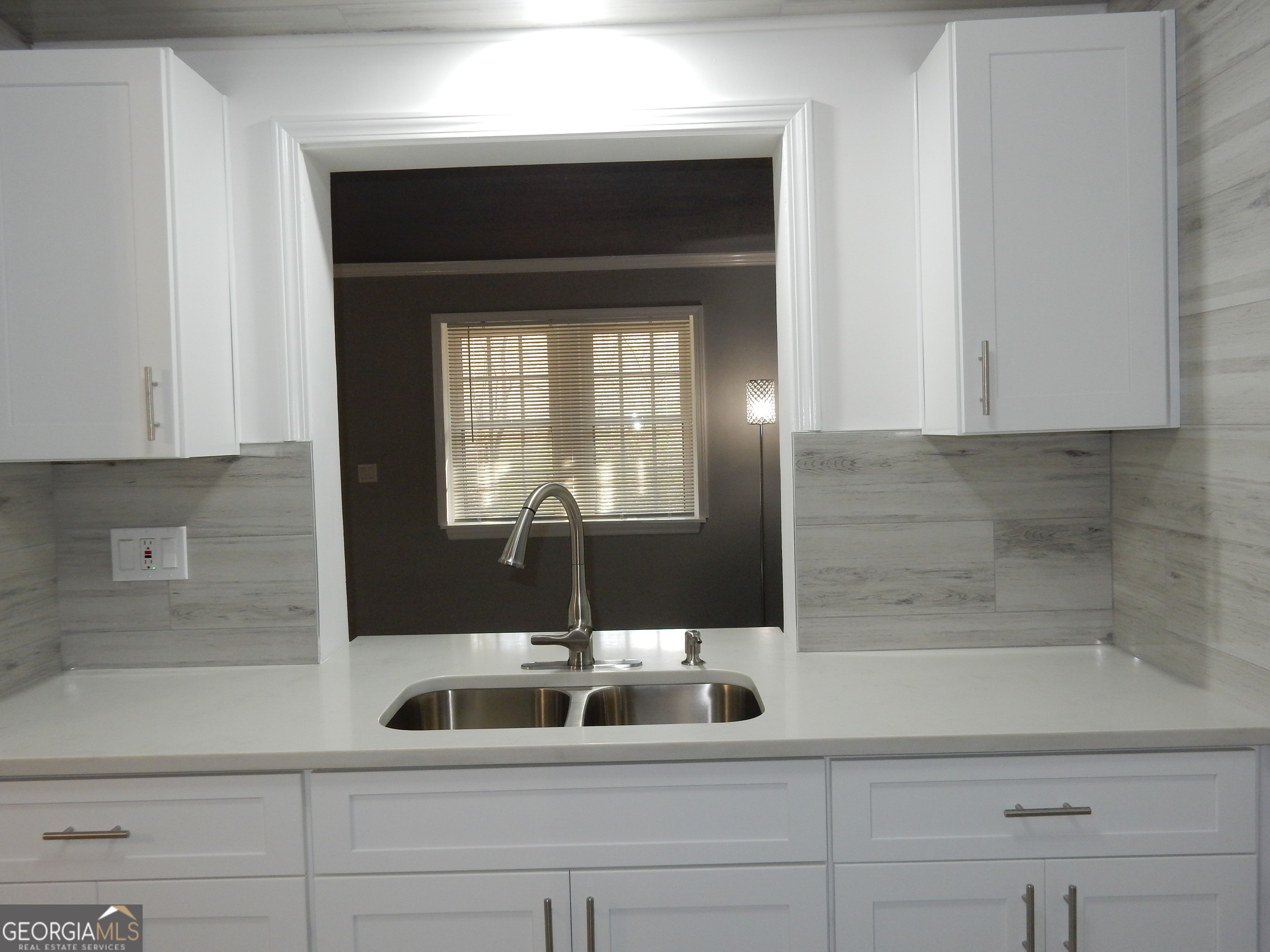 3083 Colonial Way Property Photo 7