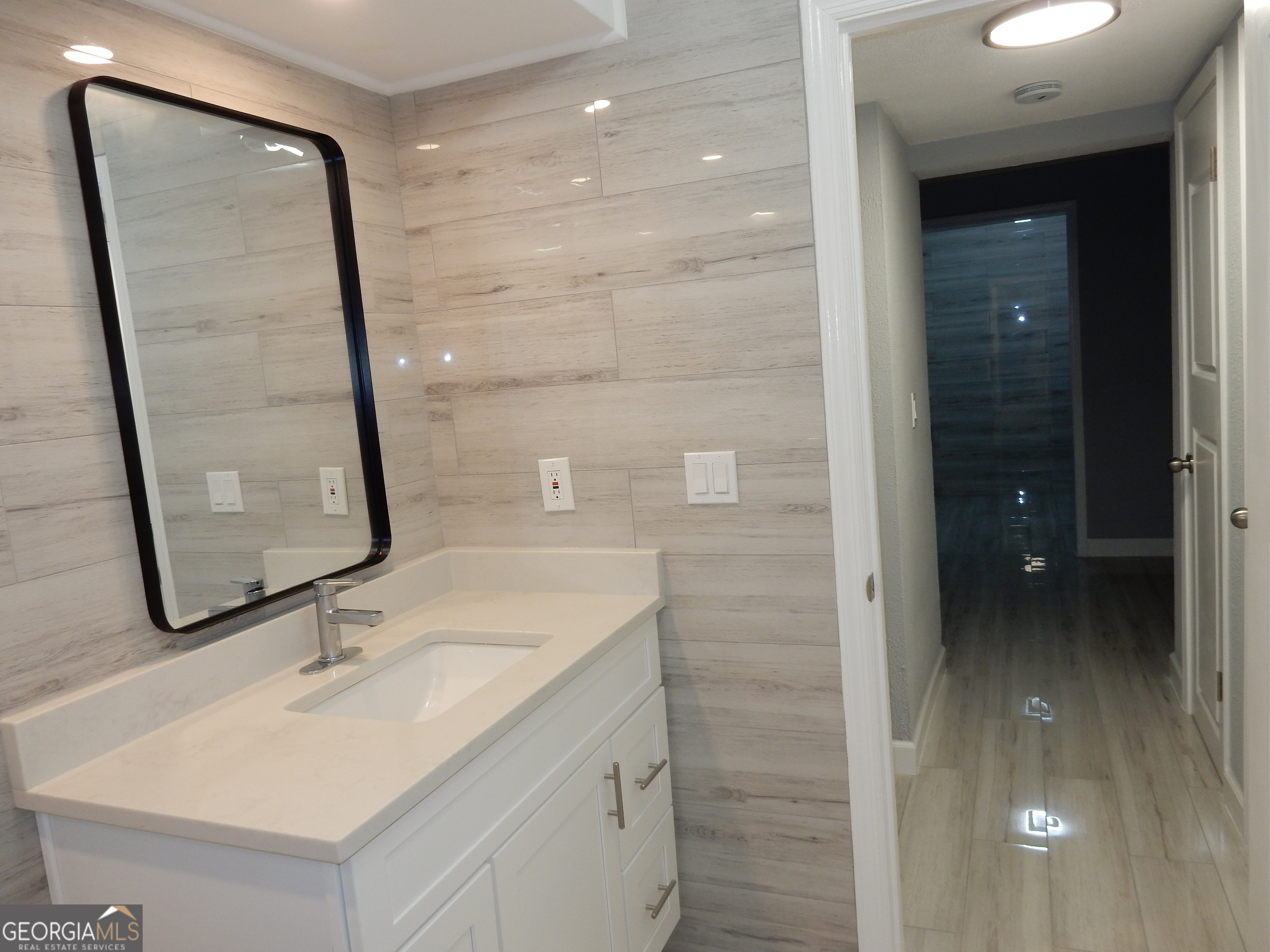 3083 Colonial Way Property Photo 11