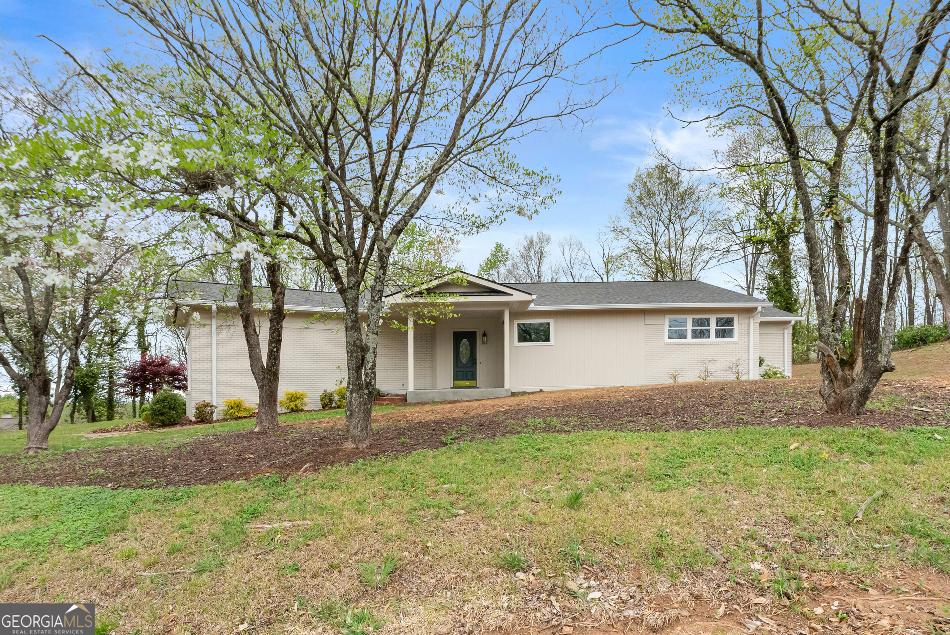 664 Chenocetah Drive Property Photo 6