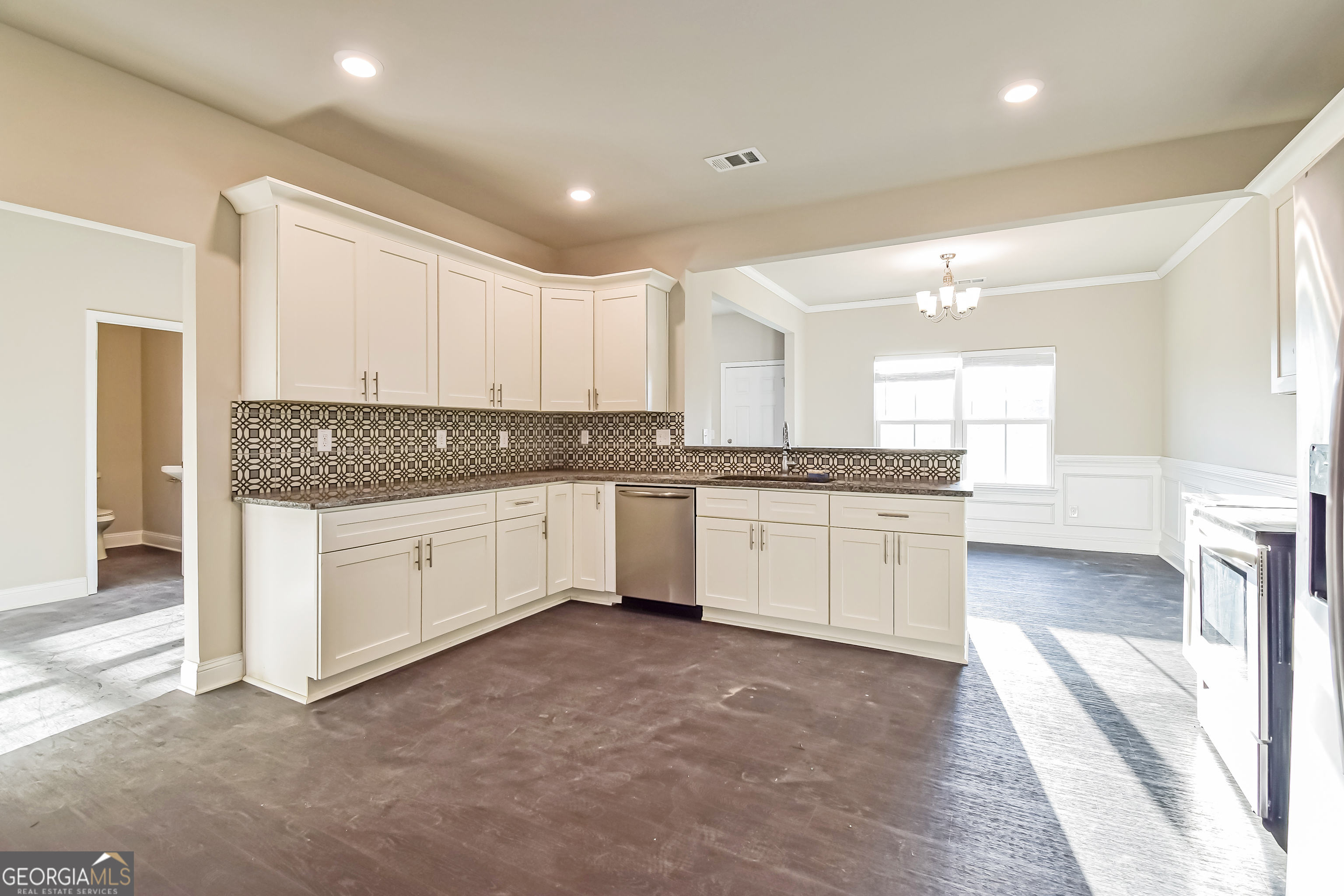 5897 Meadowview Road Property Photo 11