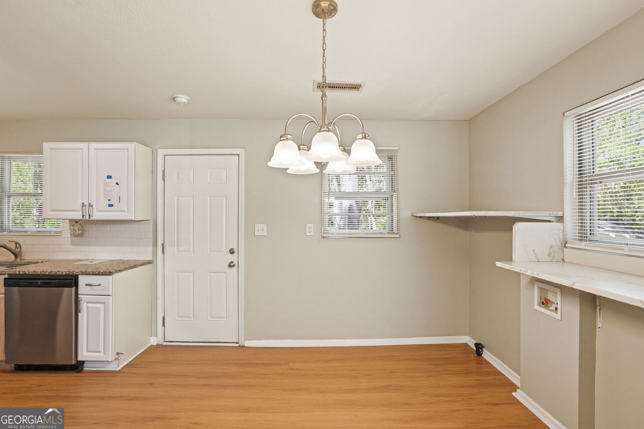 5575 Oglesby Road Property Photo 4