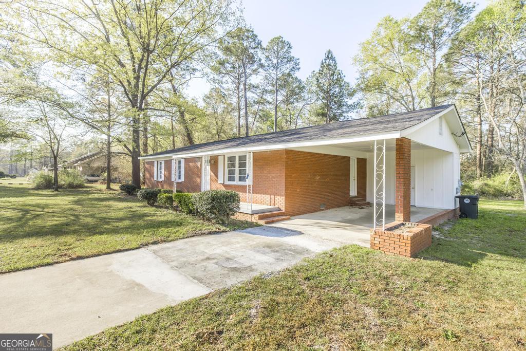 918 Henderson Street Property Photo 4