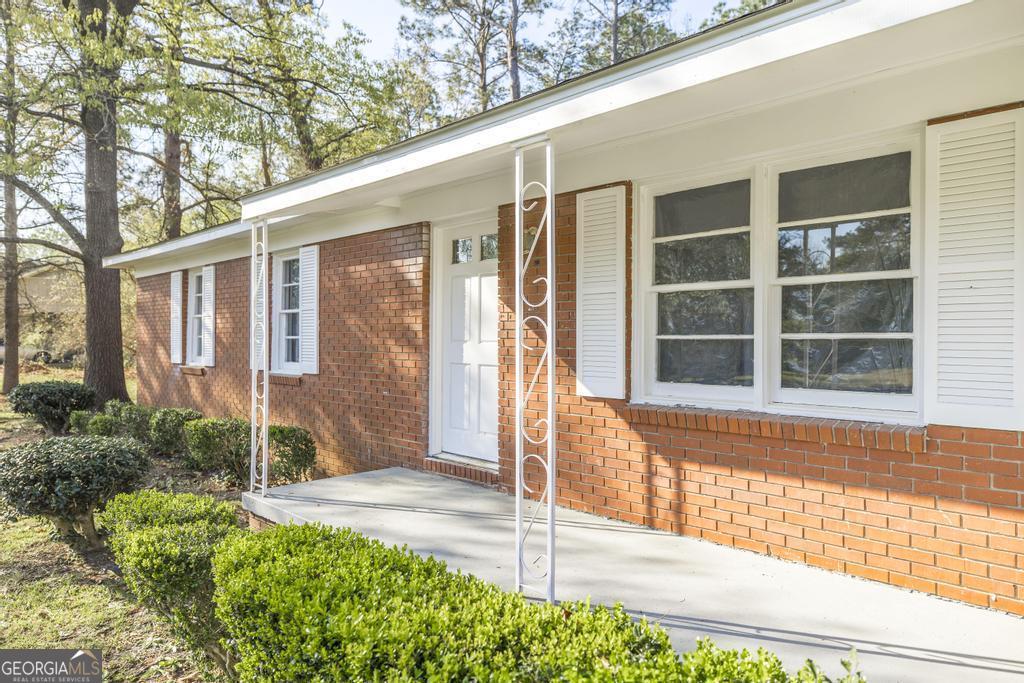 918 Henderson Street Property Photo 6