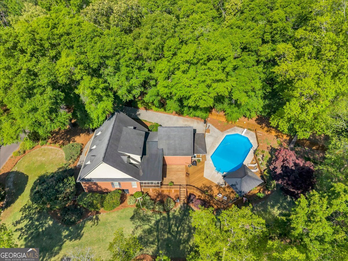110 Kenneth Drive Property Photo 2