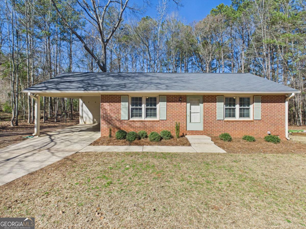 1051 Pine Hill Circle Property Photo 1