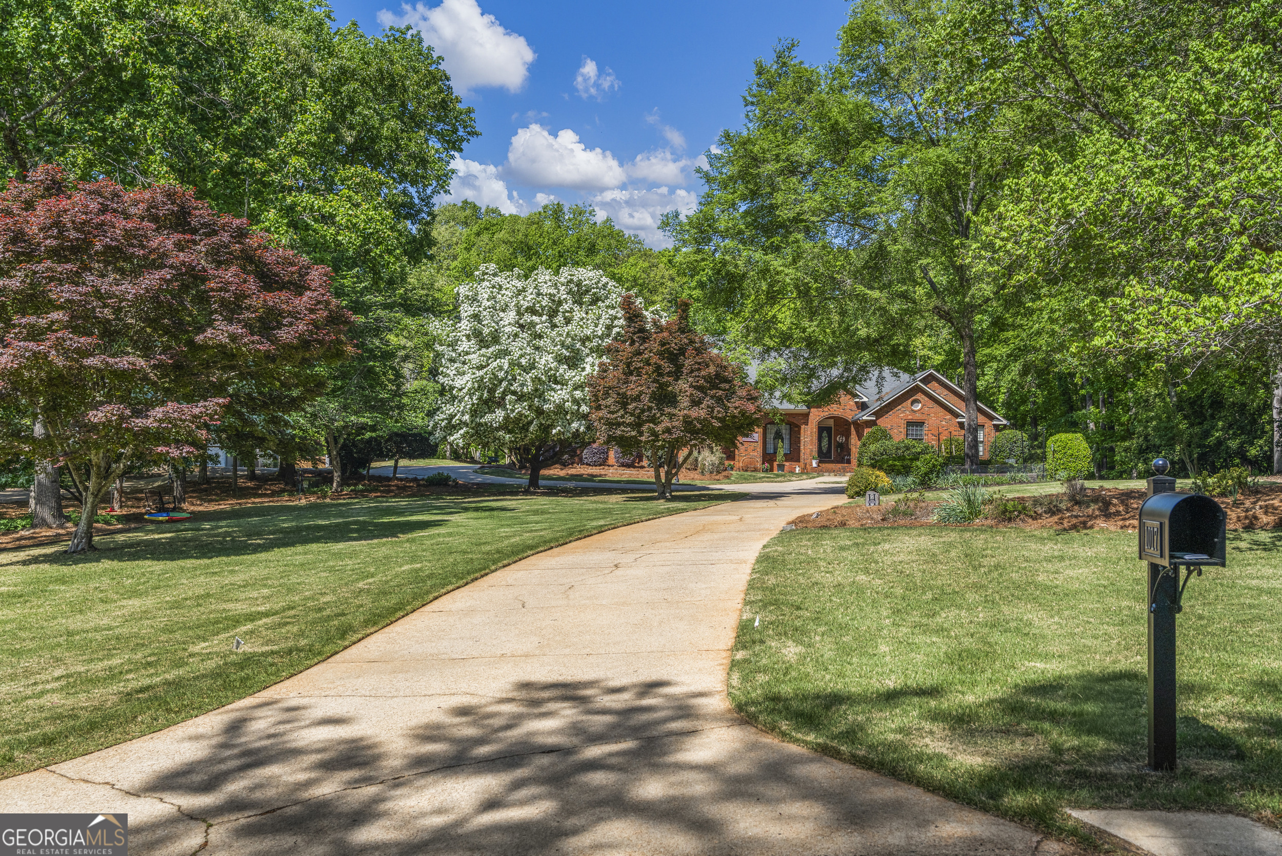 1017 Riverside Drive Property Photo 3