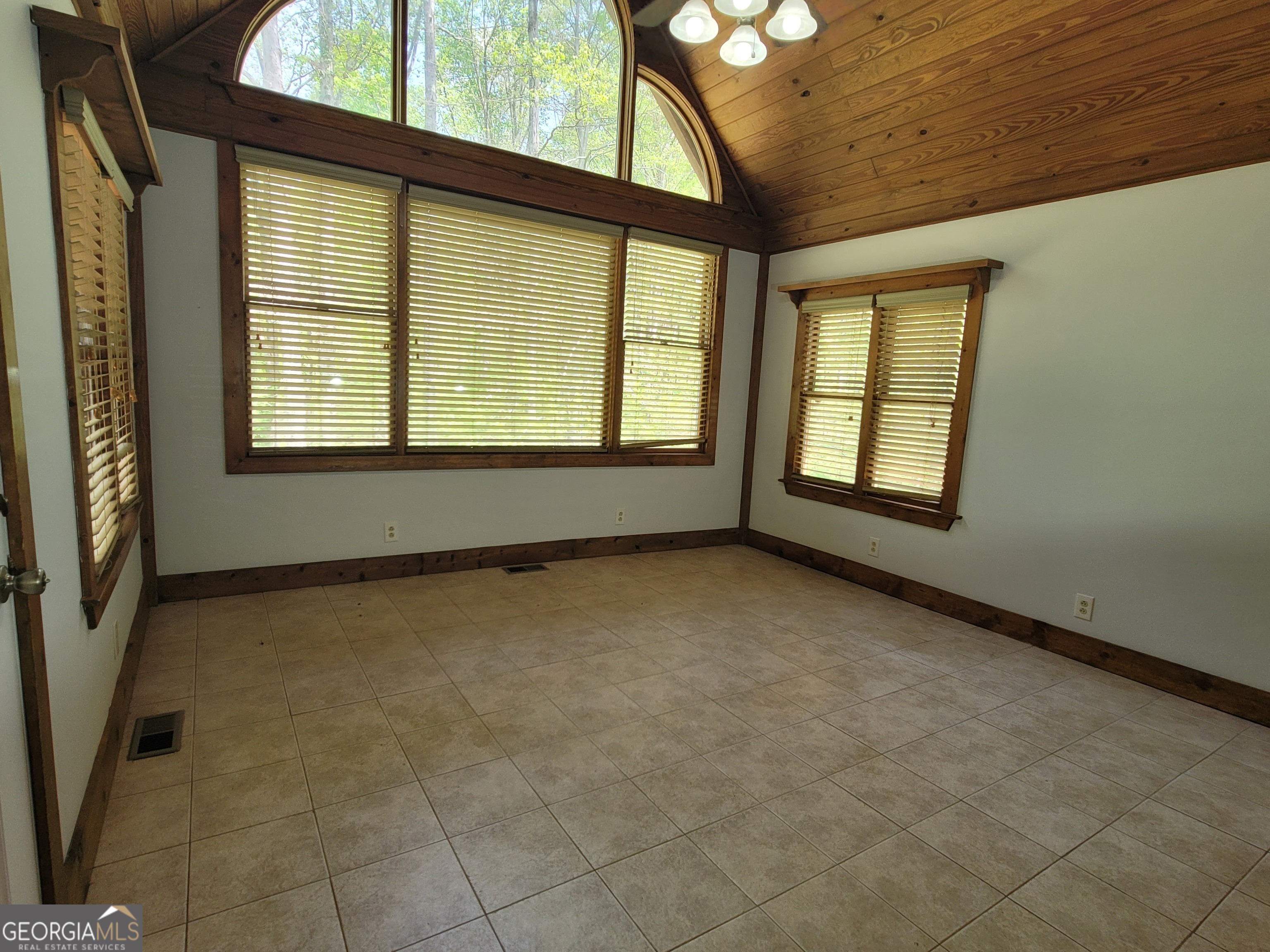 2391 Booth Circle Property Photo 34