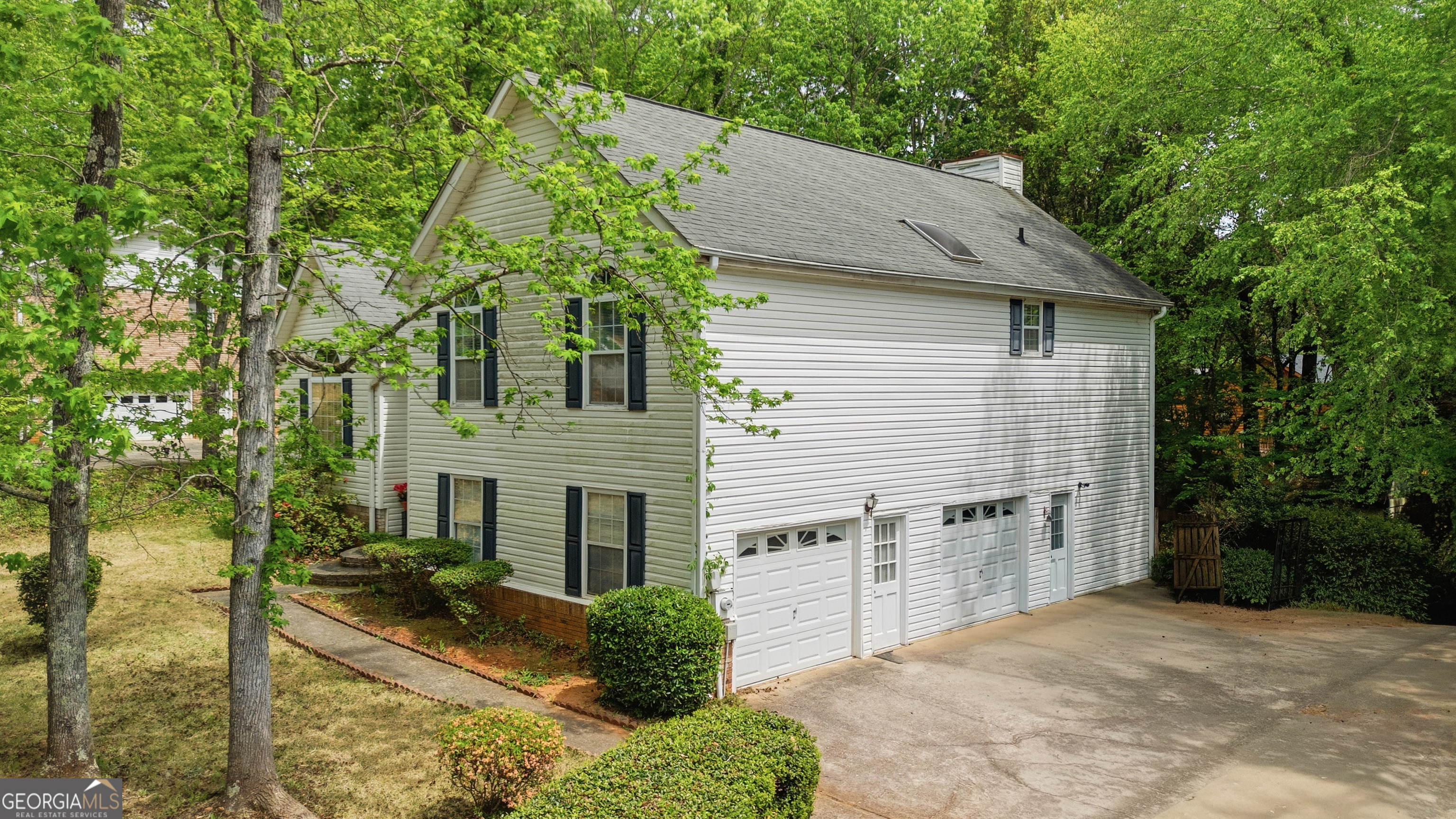 8605 Creekview Court Property Photo 2