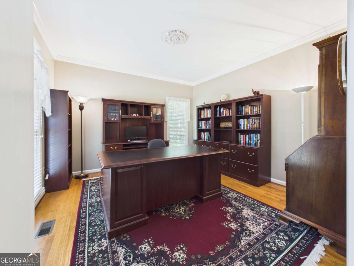 1120 Laurel Pointe Property Photo 4