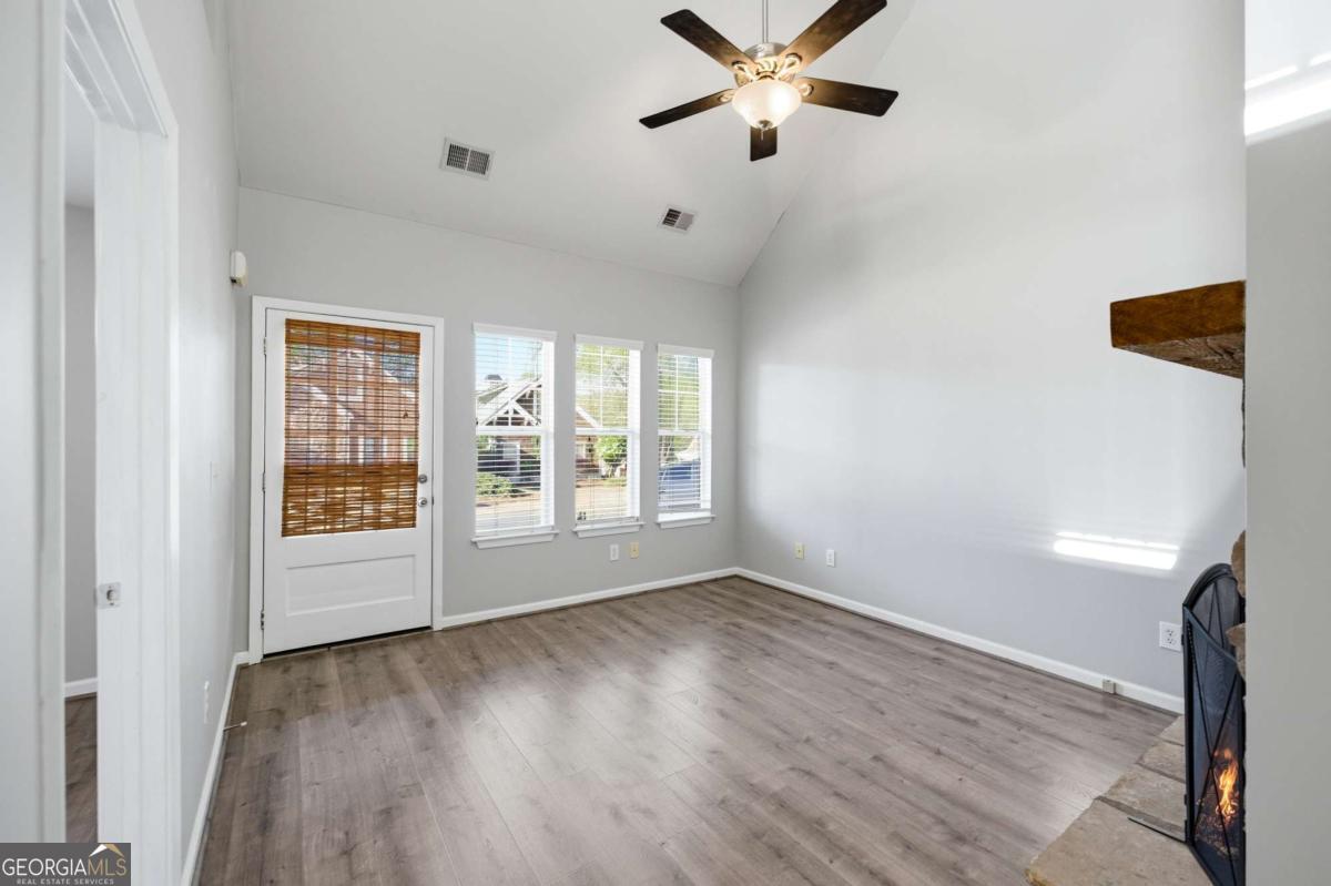 204 Lakeside Drive Property Photo 8