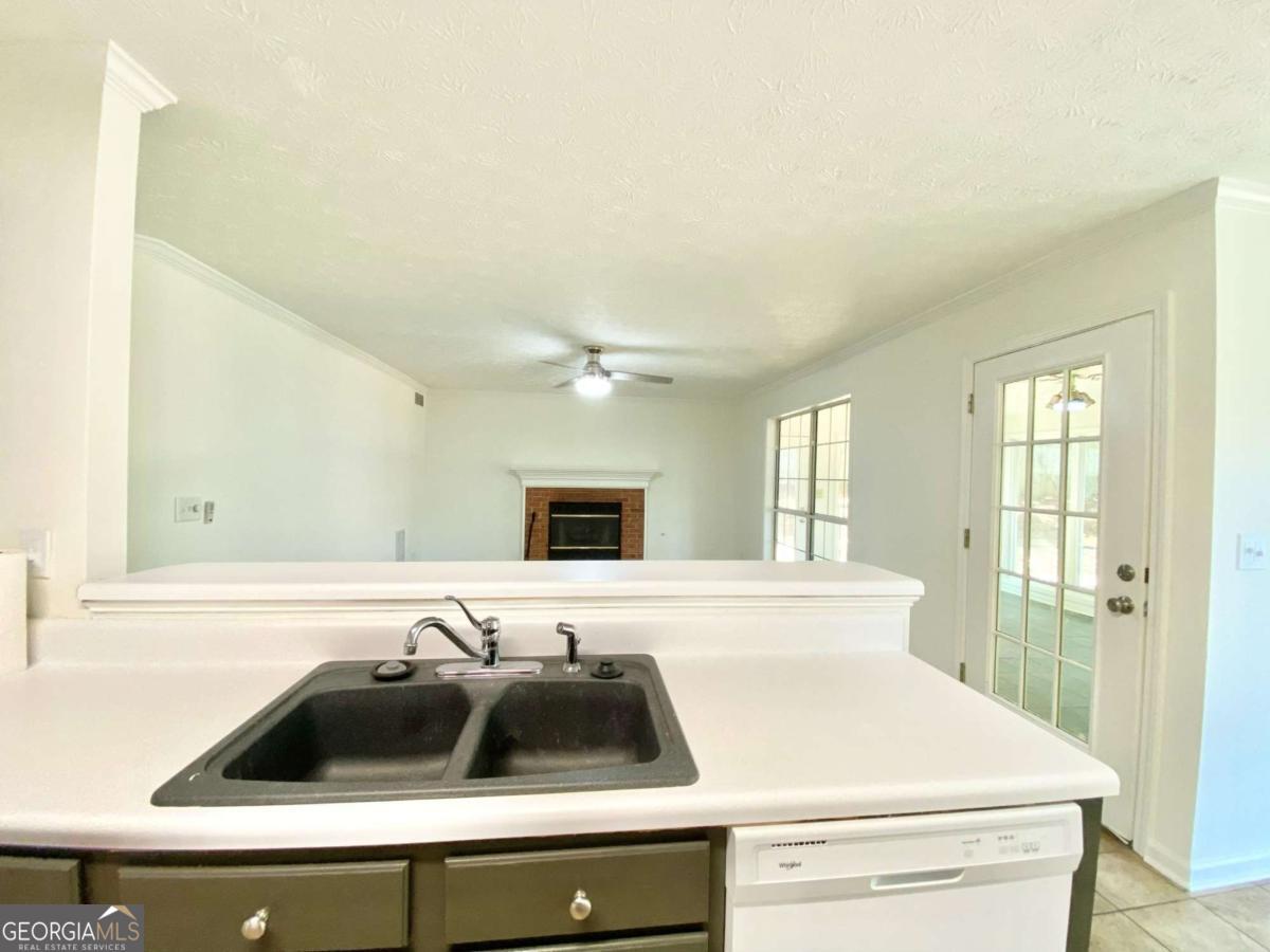 640 Suwanee Lakes Circle Property Photo 11