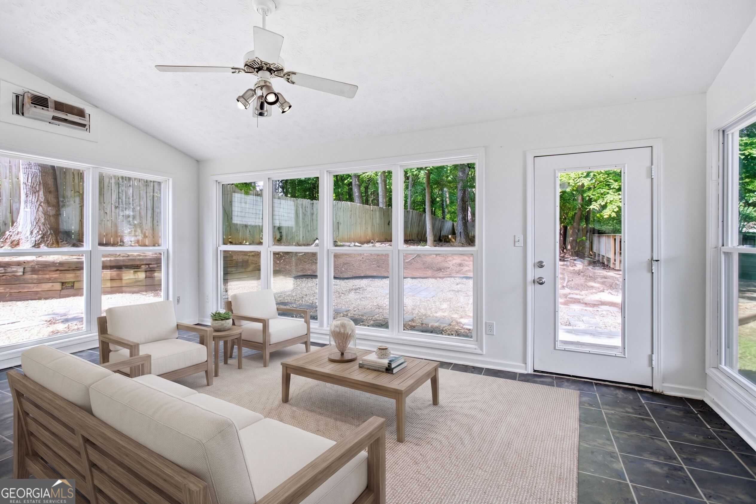 640 Suwanee Lakes Circle Property Photo 11