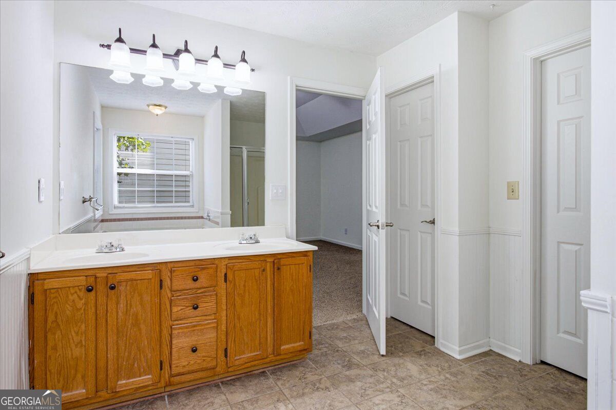640 Suwanee Lakes Circle Property Photo 13