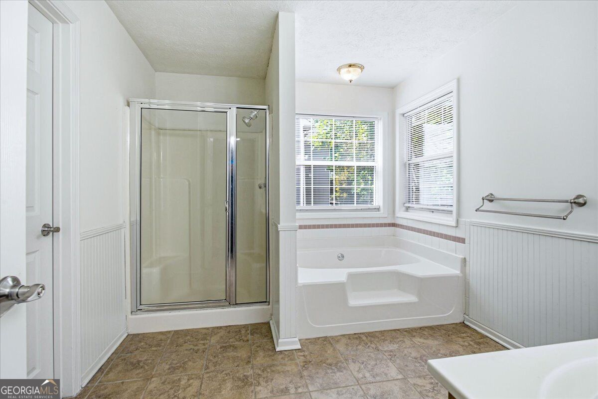 640 Suwanee Lakes Circle Property Photo 14