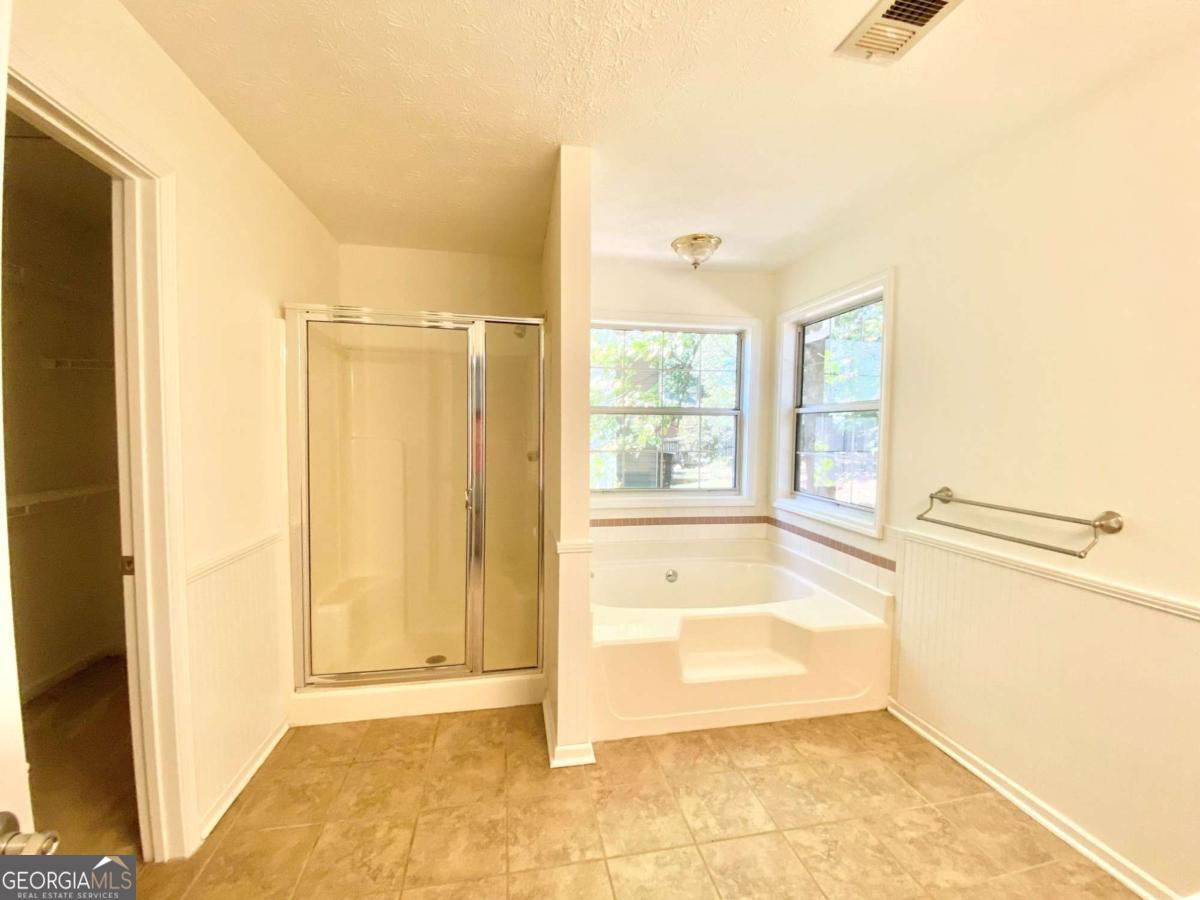 640 Suwanee Lakes Circle Property Photo 18