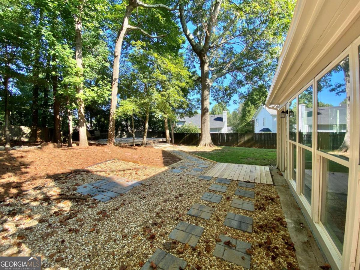640 Suwanee Lakes Circle Property Photo 25
