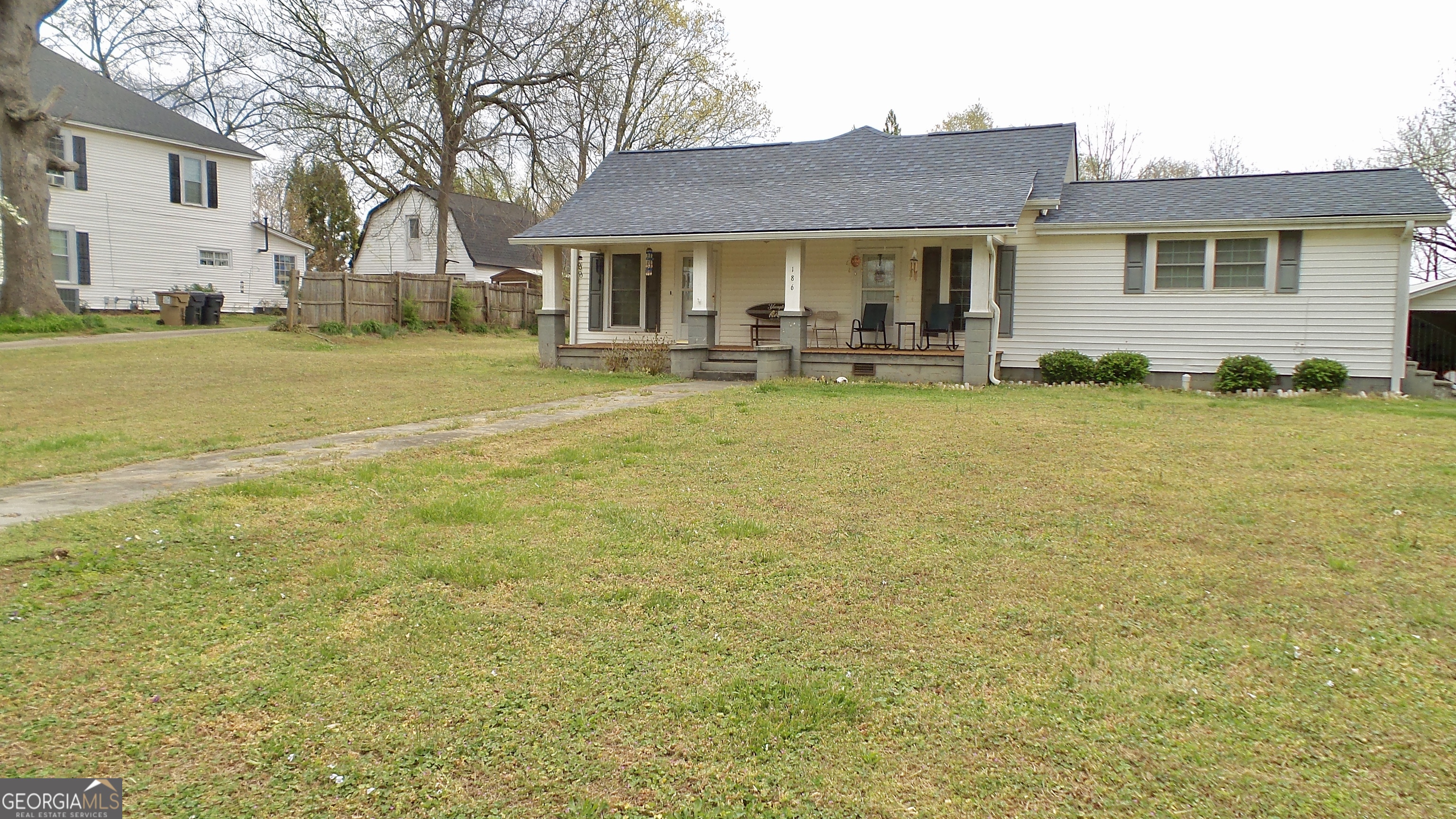 186 Railroad Avenue Property Photo 1