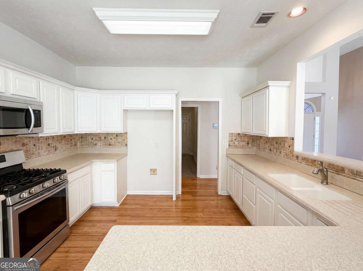 404 Eaglet Court Property Photo 11