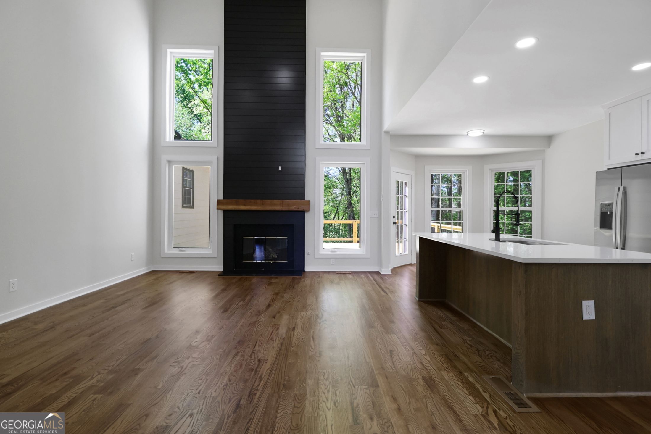 6259 Spring Lake Drive Property Photo 1