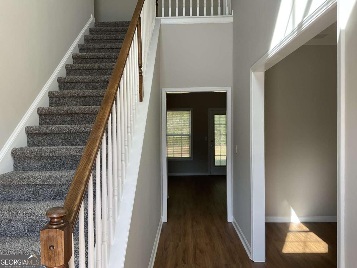 592 Kyles Circle Property Photo 3