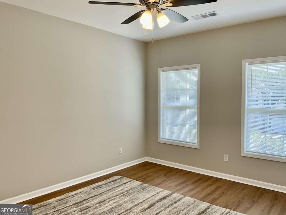 592 Kyles Circle Property Photo 4