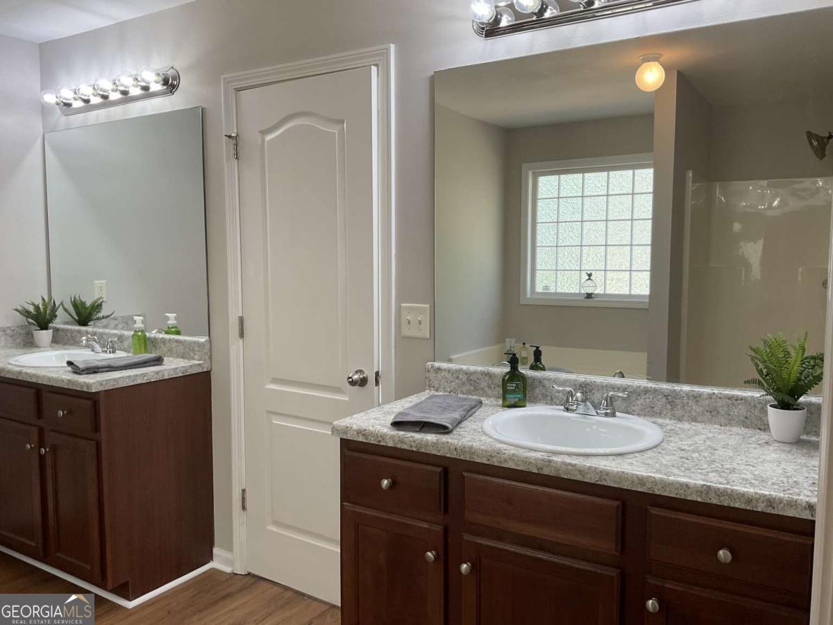 592 Kyles Circle Property Photo 16