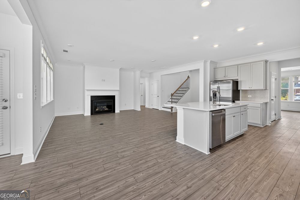 163 Sheryl Way Property Photo 5