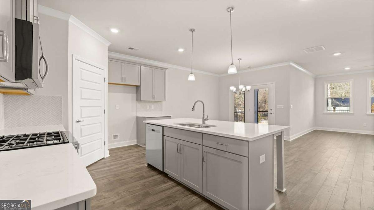219 Parnassus Road Property Photo 6