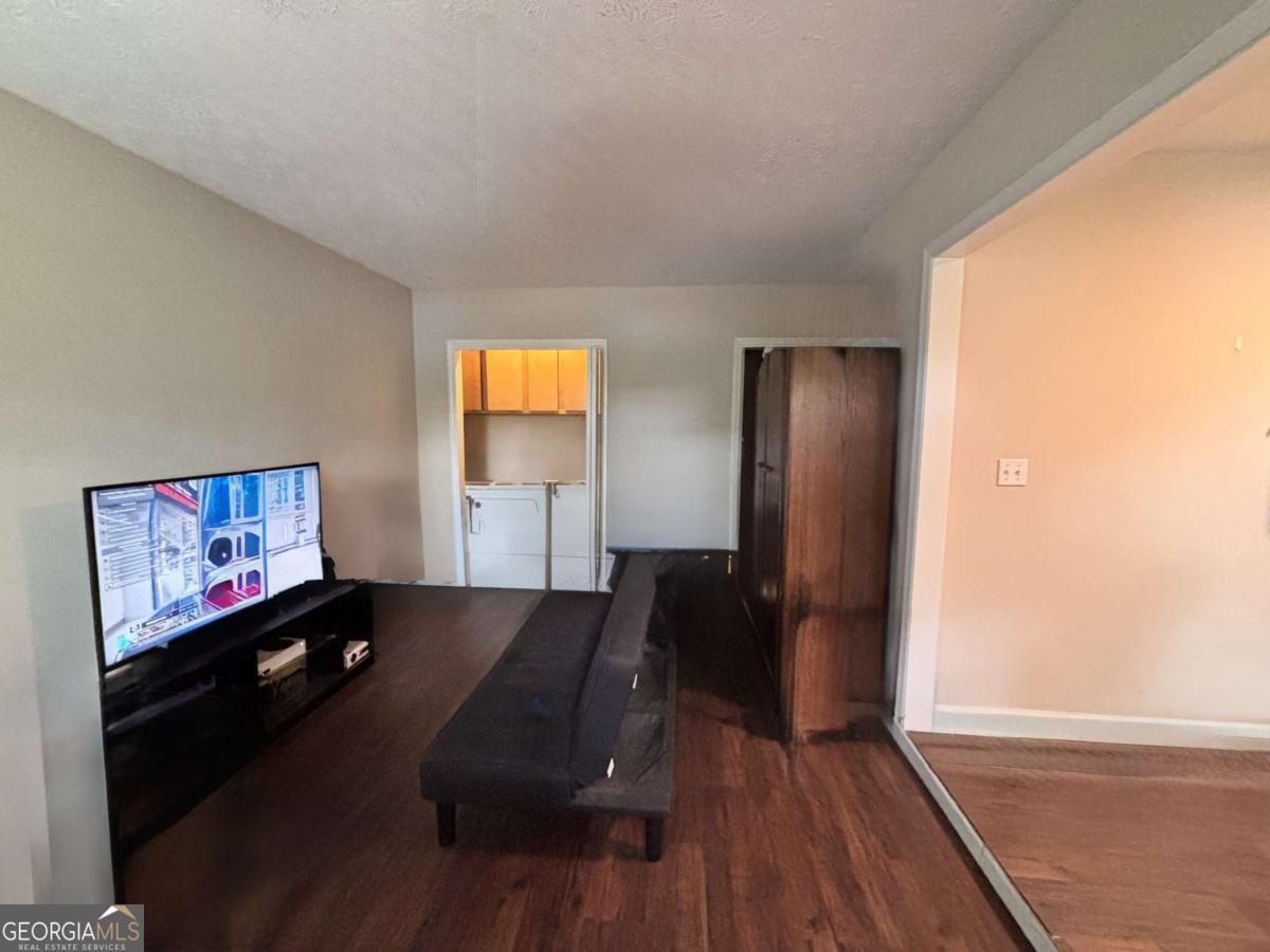 4815 Drew Avenue Property Photo 3