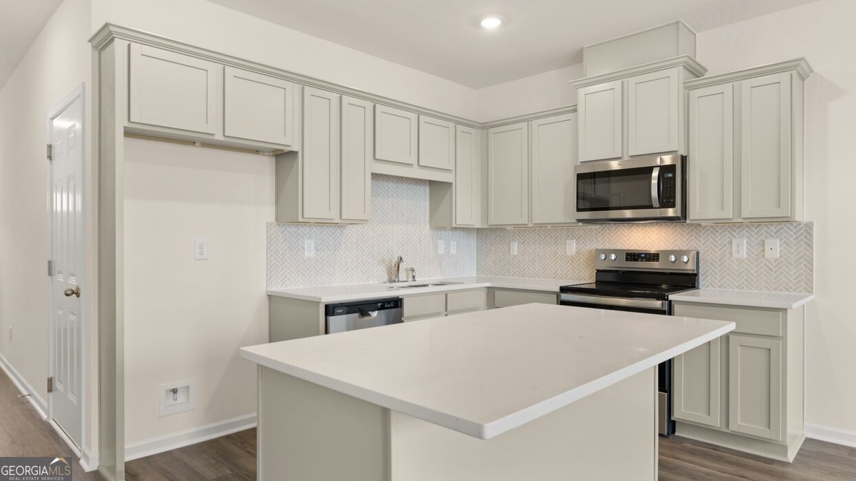 206 Kenmore Circle Property Photo 8