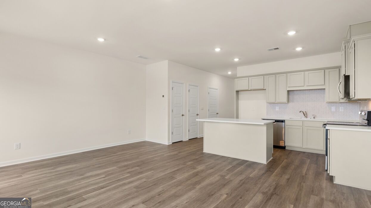 206 Kenmore Circle Property Photo 11
