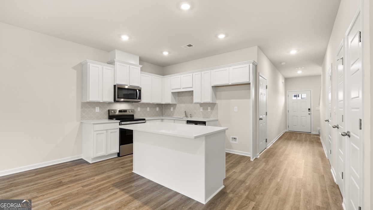 208 Kenmore Circle Property Photo 6