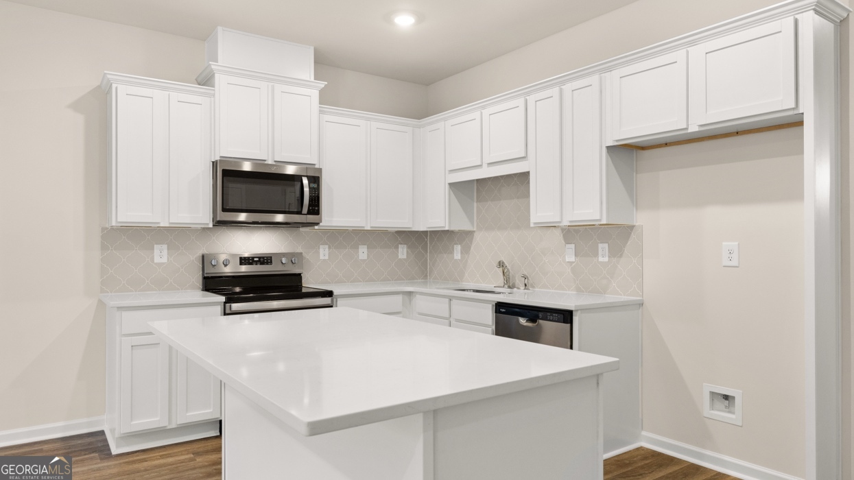 208 Kenmore Circle Property Photo 8